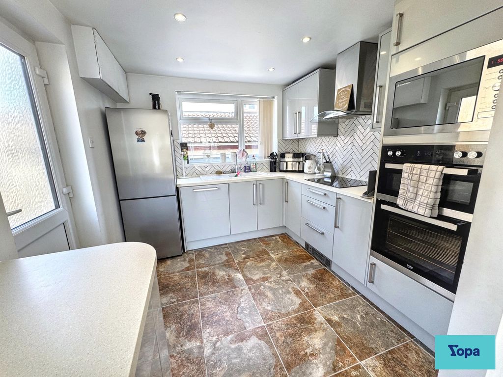 Property photo 2 of 22 Kitchen