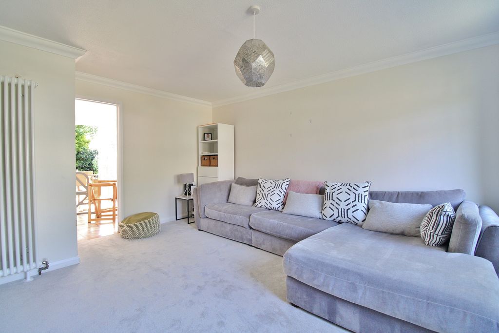 Property photo 2 of 33