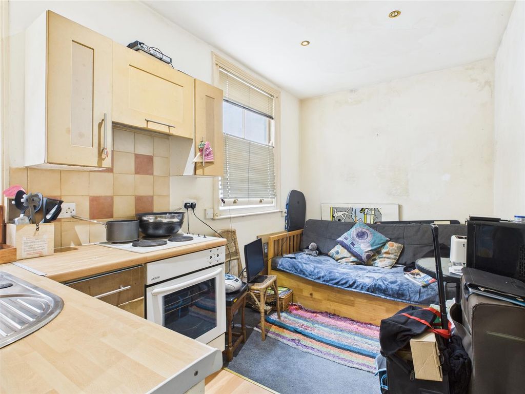 Property photo 2 of 8 Cam01968G0-Pr0183-Still005.Jpg