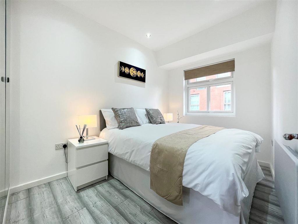 Property photo 3 of 6 Bedroom (1 Of 1).Jpg