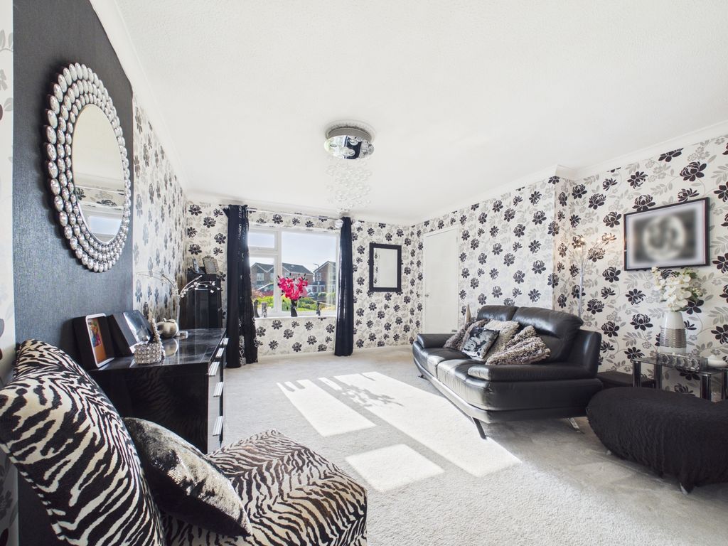 Property photo 2 of 11 Lounge