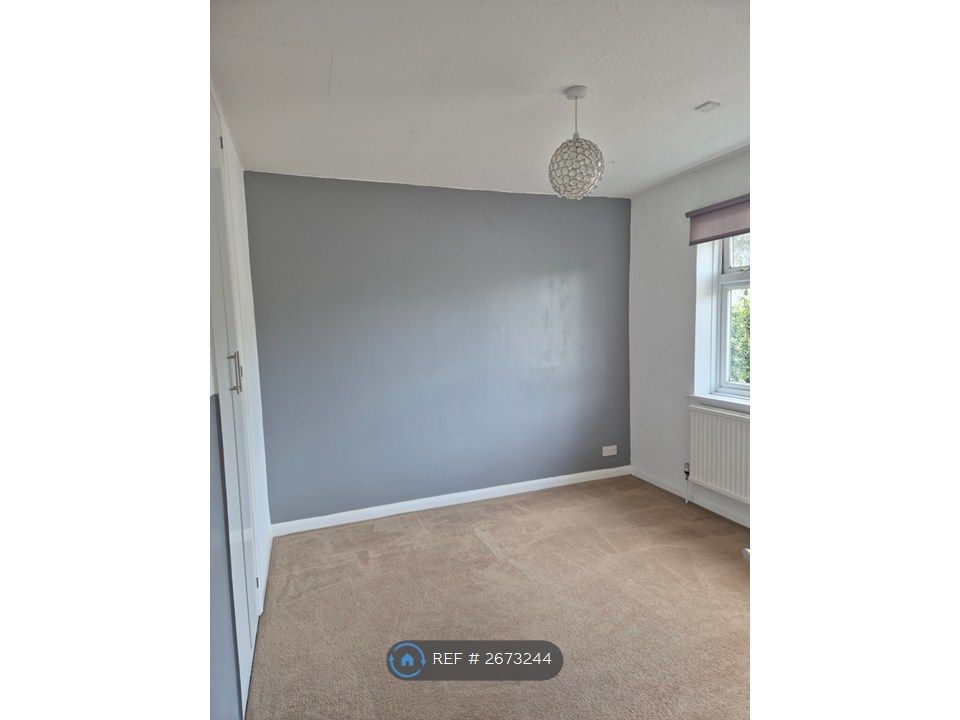 Property photo 3 of 8 Bedroom 1