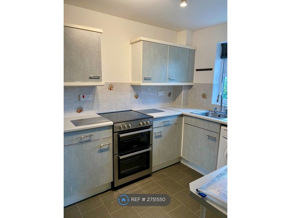 Property photo 3 of 6 Kitchen