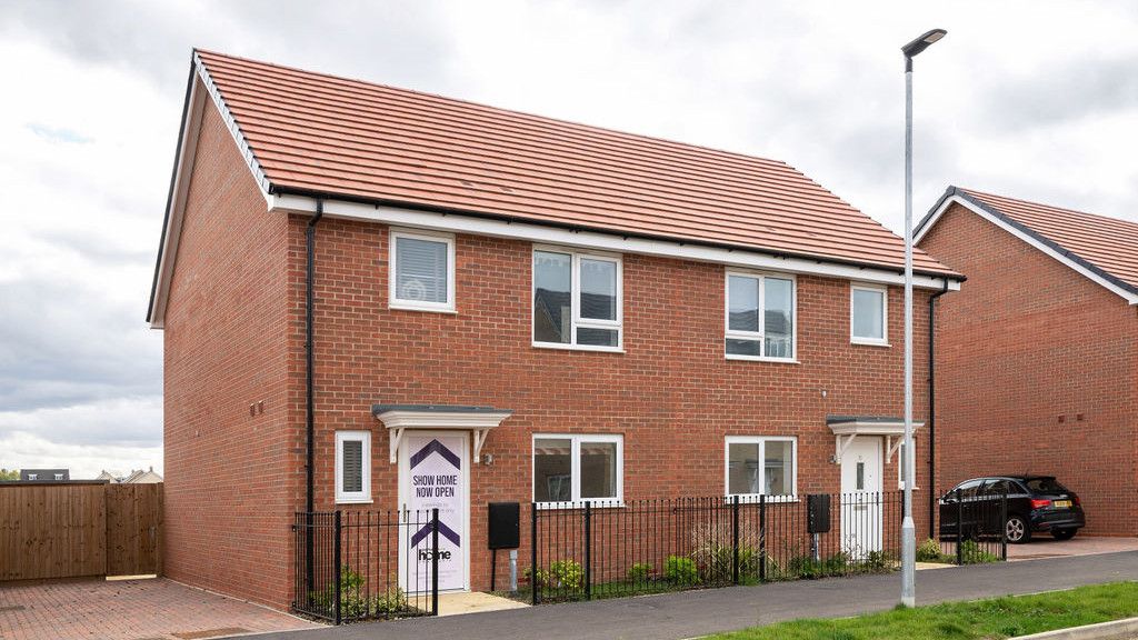 Property photo 1 of 17