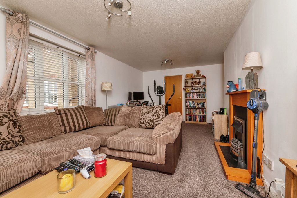 Property photo 3 of 10 F9E8728Fac8Fef118A697c1E5204d280