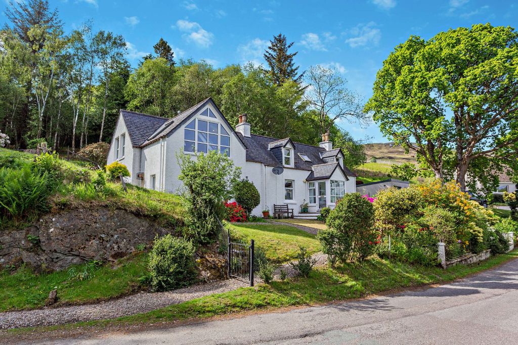 Property photo 2 of 24 Hazelbrae