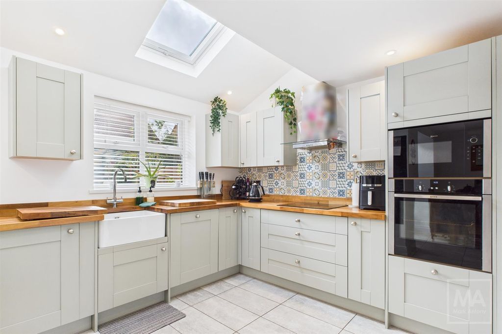 Property photo 3 of 22 Kitchen