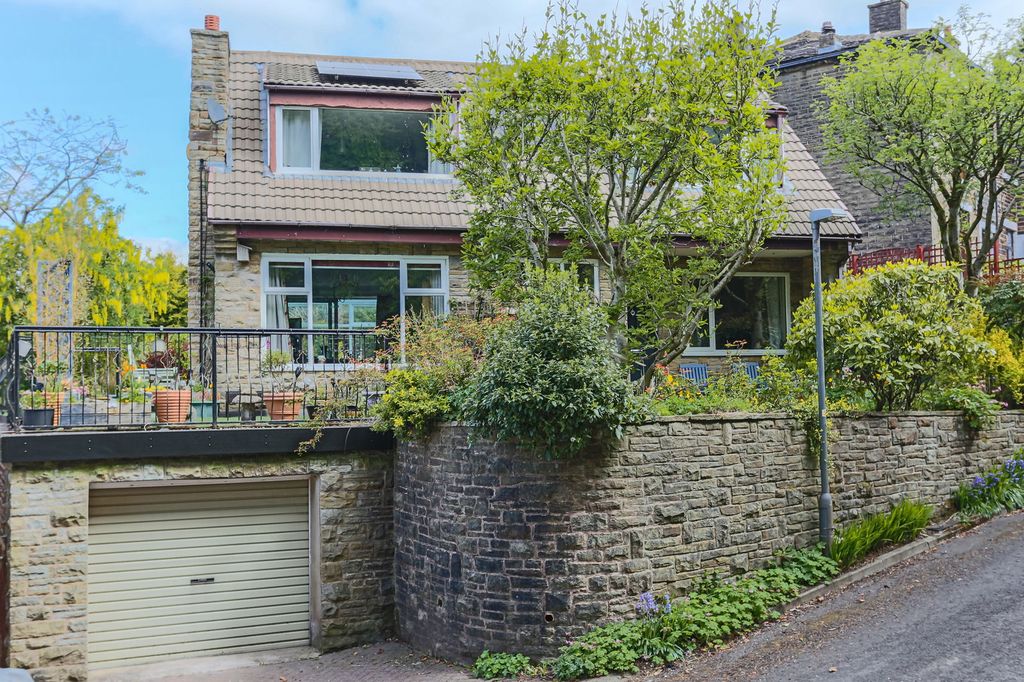 Property photo 1 of 32