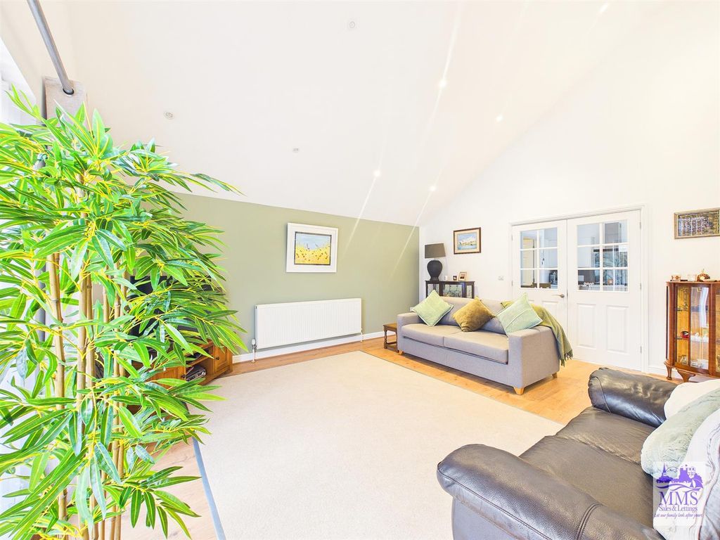 Property photo 3 of 23 Cam04098G0-Pr0168-Still017.Jpg