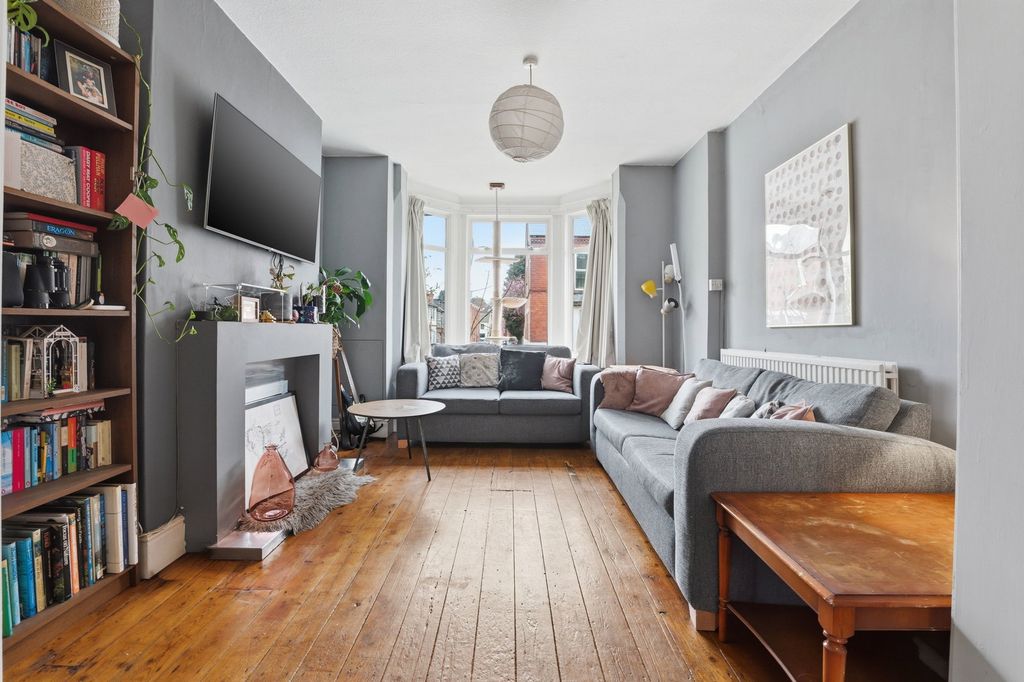 Property photo 1 of 17