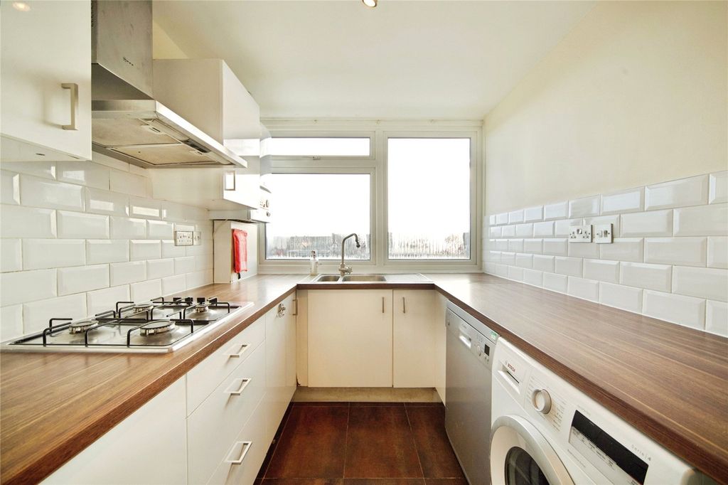 Property photo 2 of 16 Picture No. 29