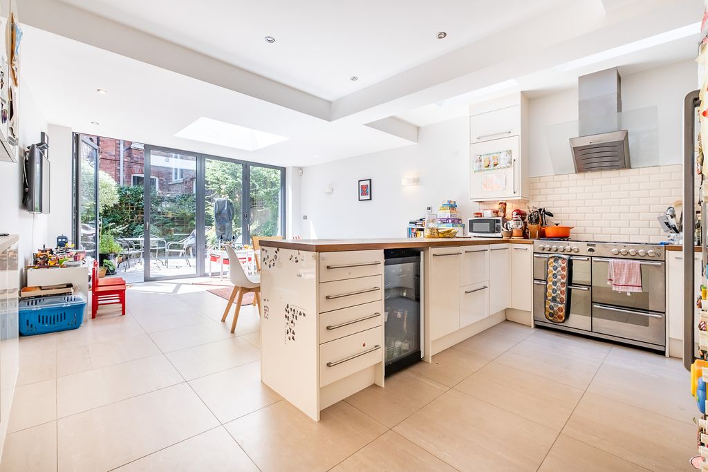 Property photo 3 of 16 4