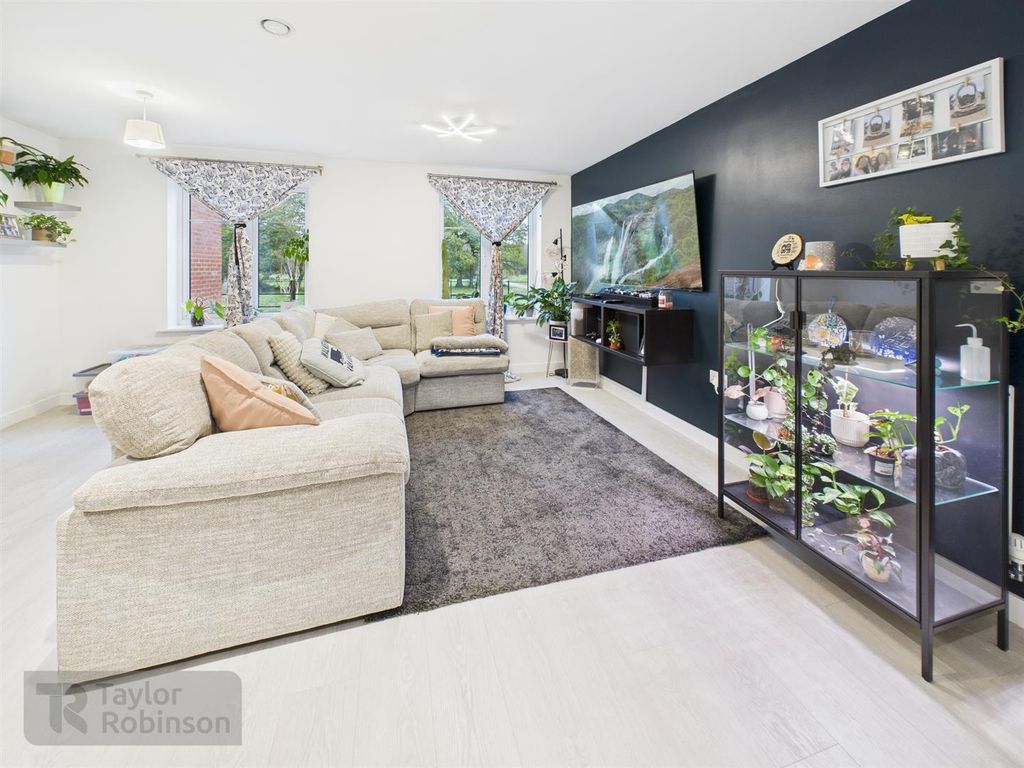 Property photo 2 of 12 Cam02600G0-Pr0602-Still013.Jpg