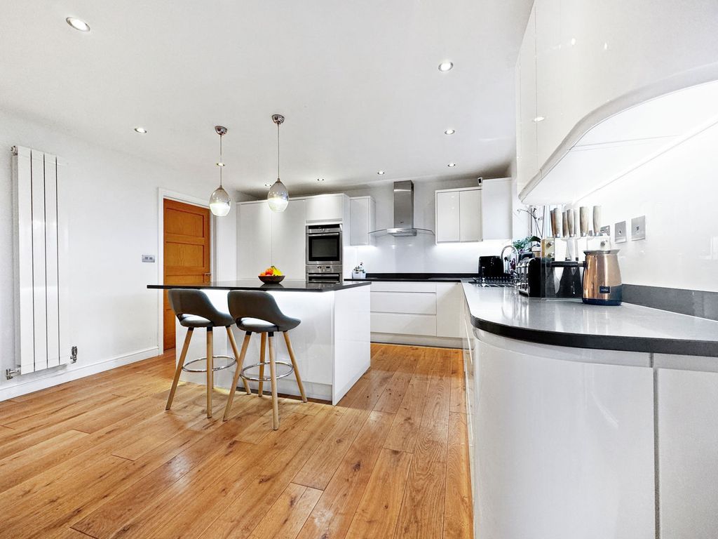 Property photo 2 of 25