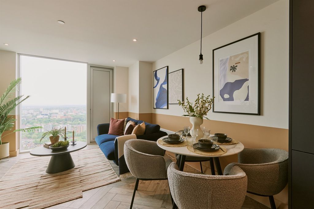 Property photo 2 of 16 (Main)