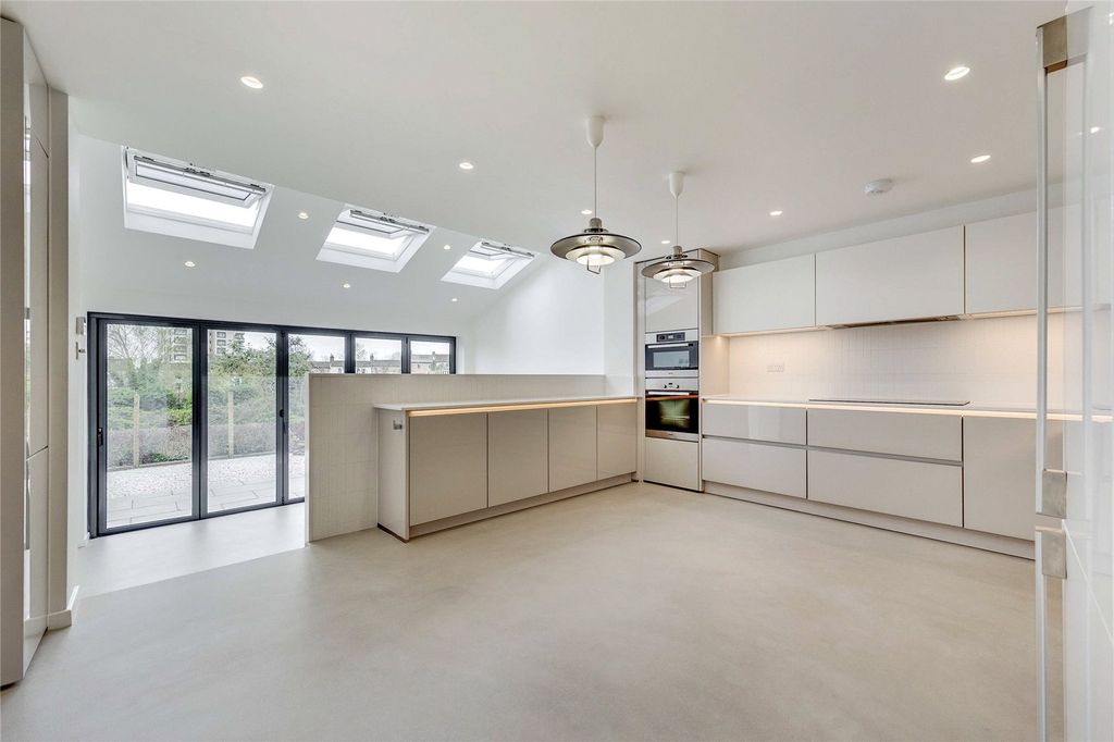 Property photo 1 of 20 Kitchen/Reception