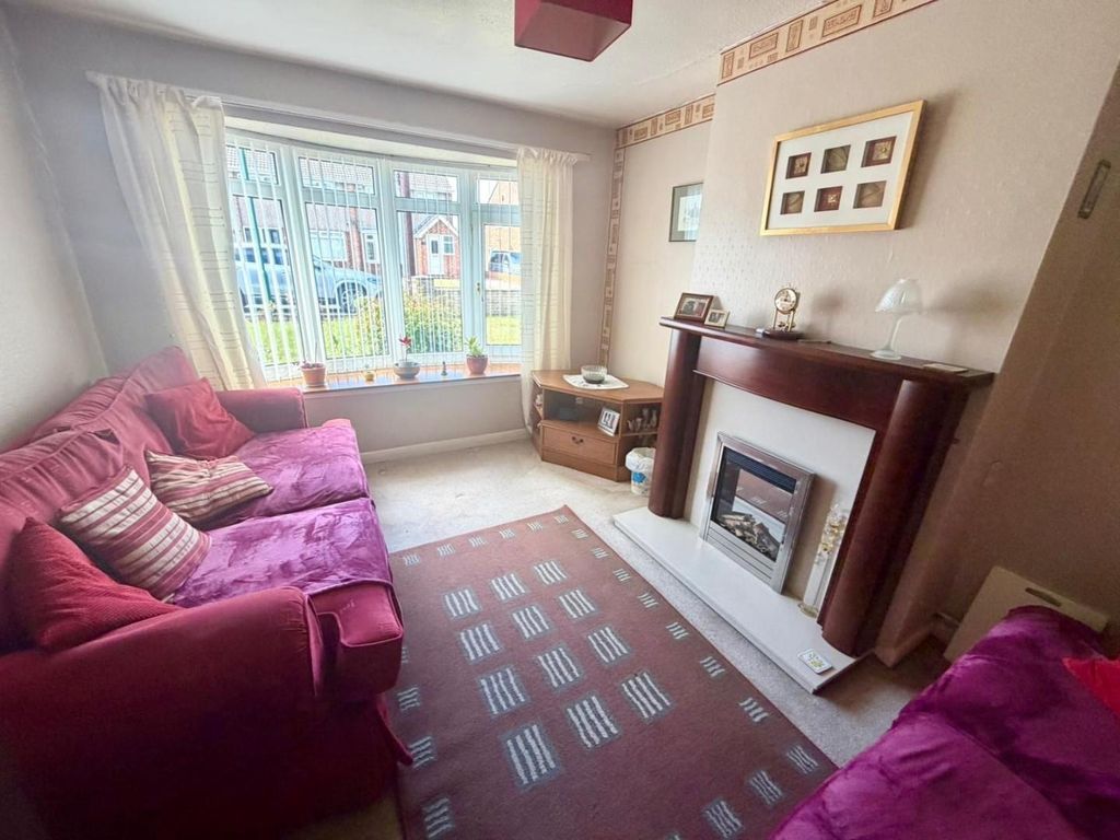 Property photo 2 of 10 Lounge