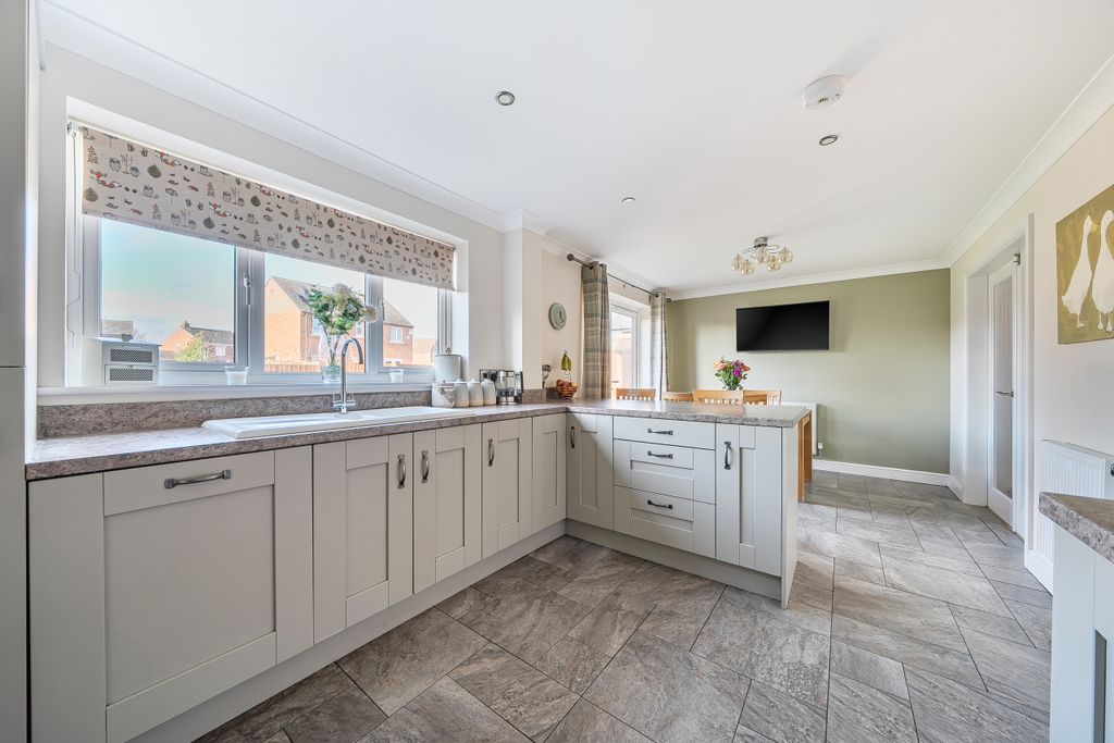 Property photo 3 of 21 1394745-11-696A798c2ba77