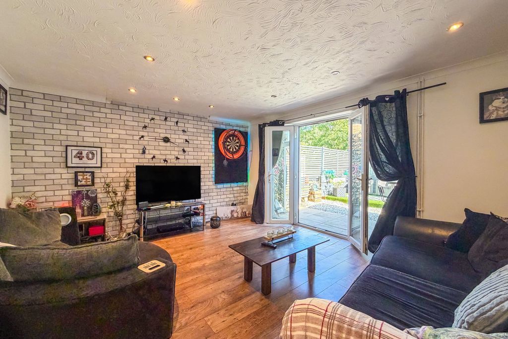 Property photo 3 of 19