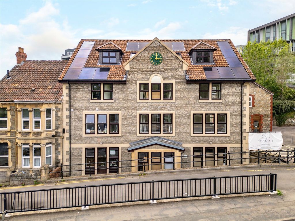 Property photo 1 of 12 The Clockhouse