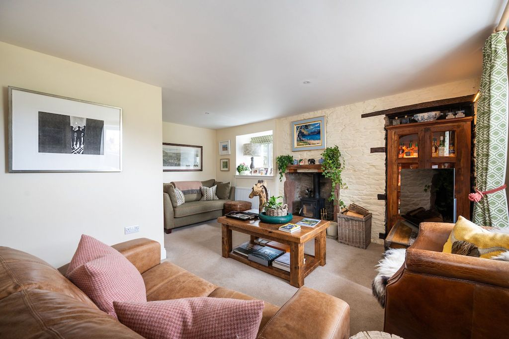 Property photo 3 of 51 Sitting Room
