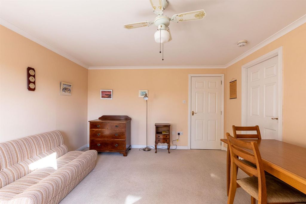 Property photo 3 of 17 S003.Jpg