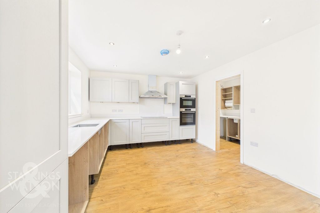 Property photo 2 of 35