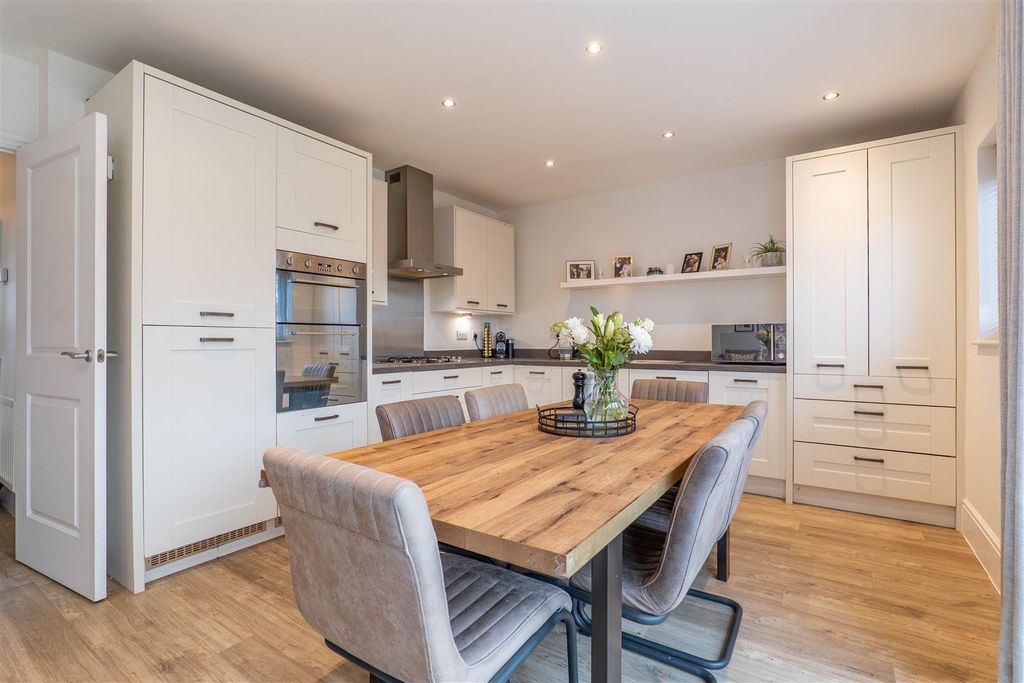 Property photo 3 of 29 Kitchen/Diner