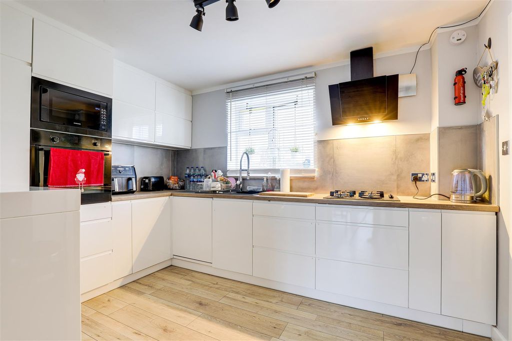 Property photo 3 of 20 Img_7156-Img_7160.Jpg