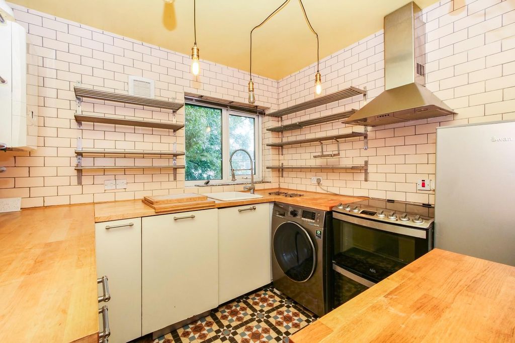 Property photo 3 of 11 Pnmb0144.Jpg