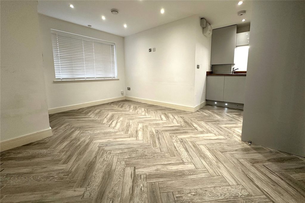 Property photo 2 of 7 Picture No. 30