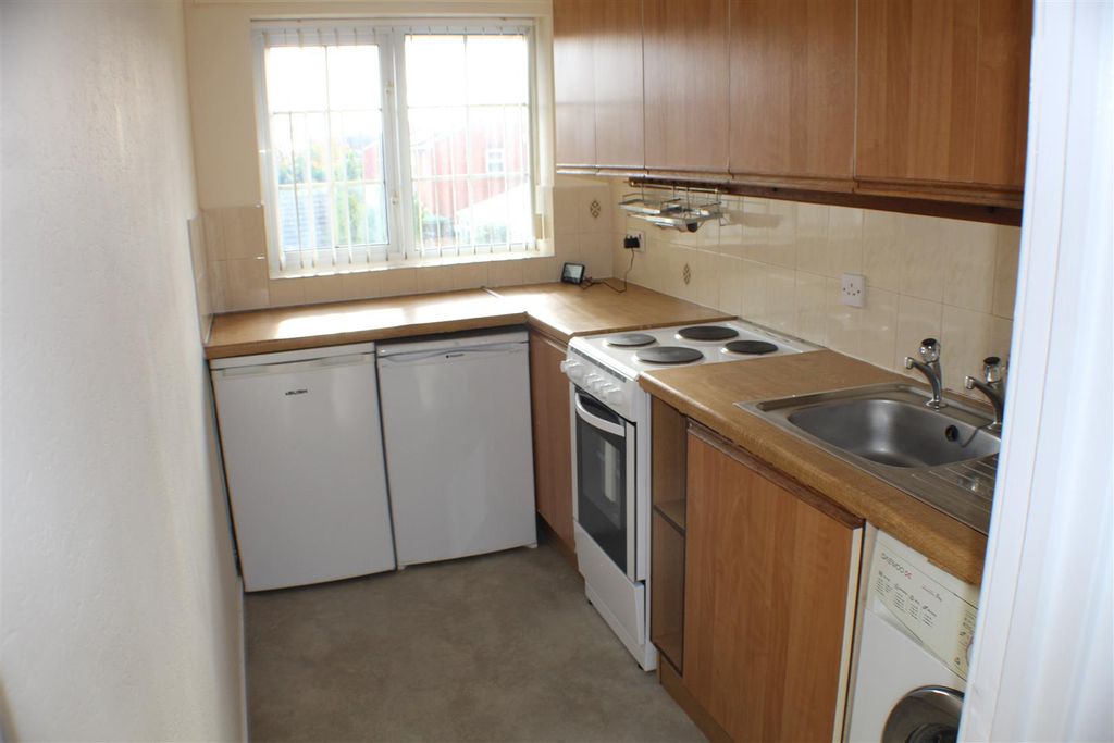 Property photo 3 of 6 Kitchen