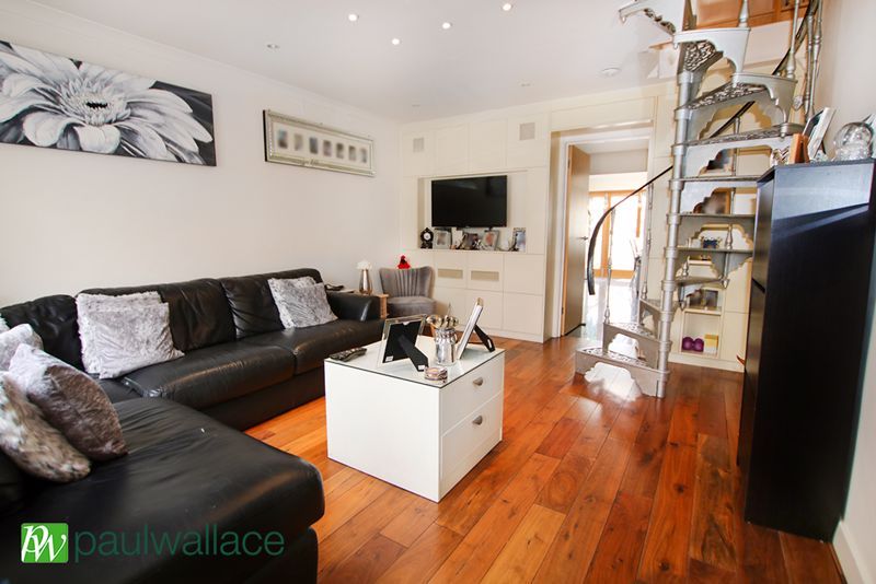 Property photo 2 of 14 Lounge