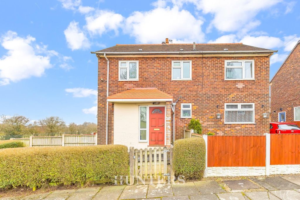 Property photo 1 of 12 Pooley Close (19).Jpg