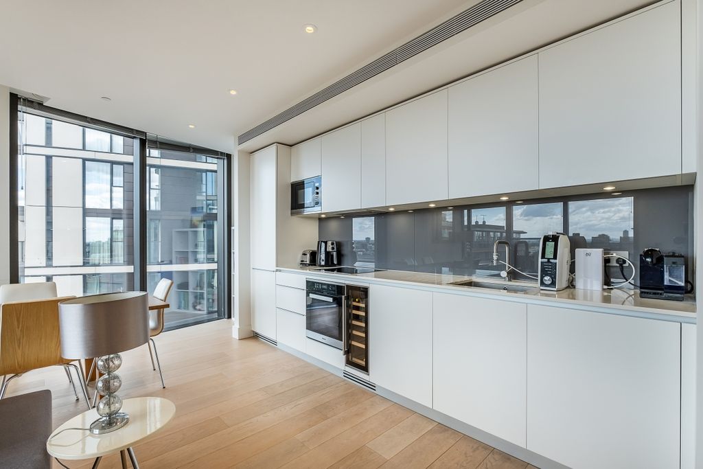 Property photo 3 of 10 Kitchen