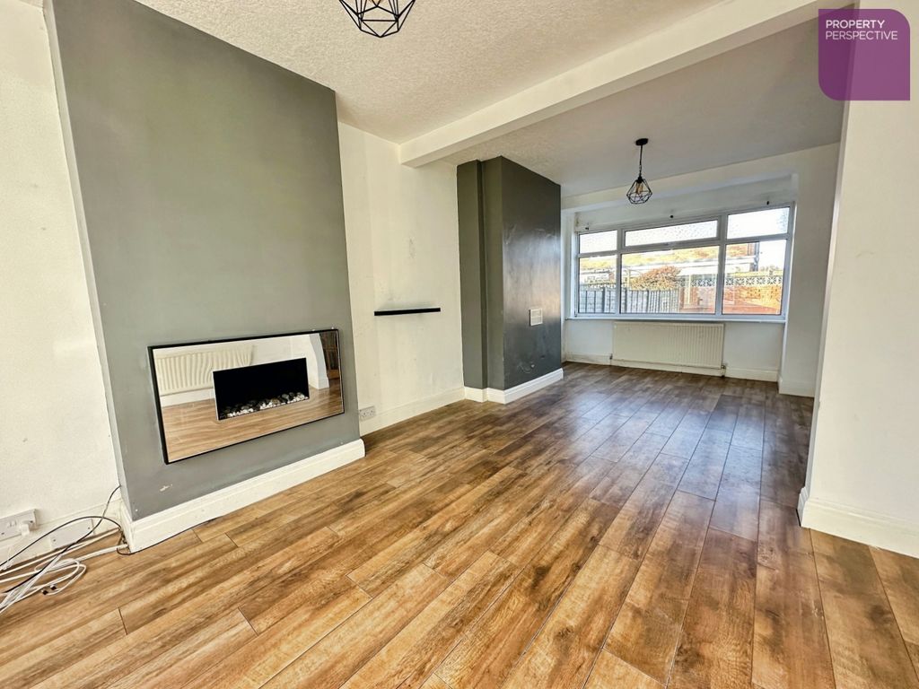 Property photo 3 of 13 Lounge/Diner