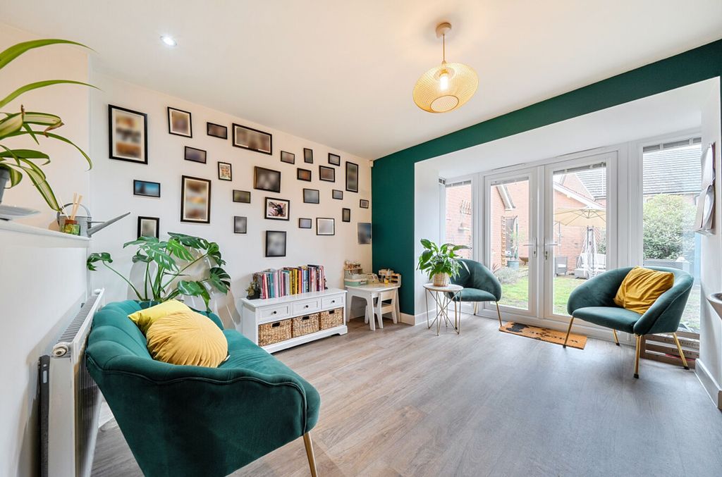 Property photo 2 of 13 Kitchen / Diner / Family Room