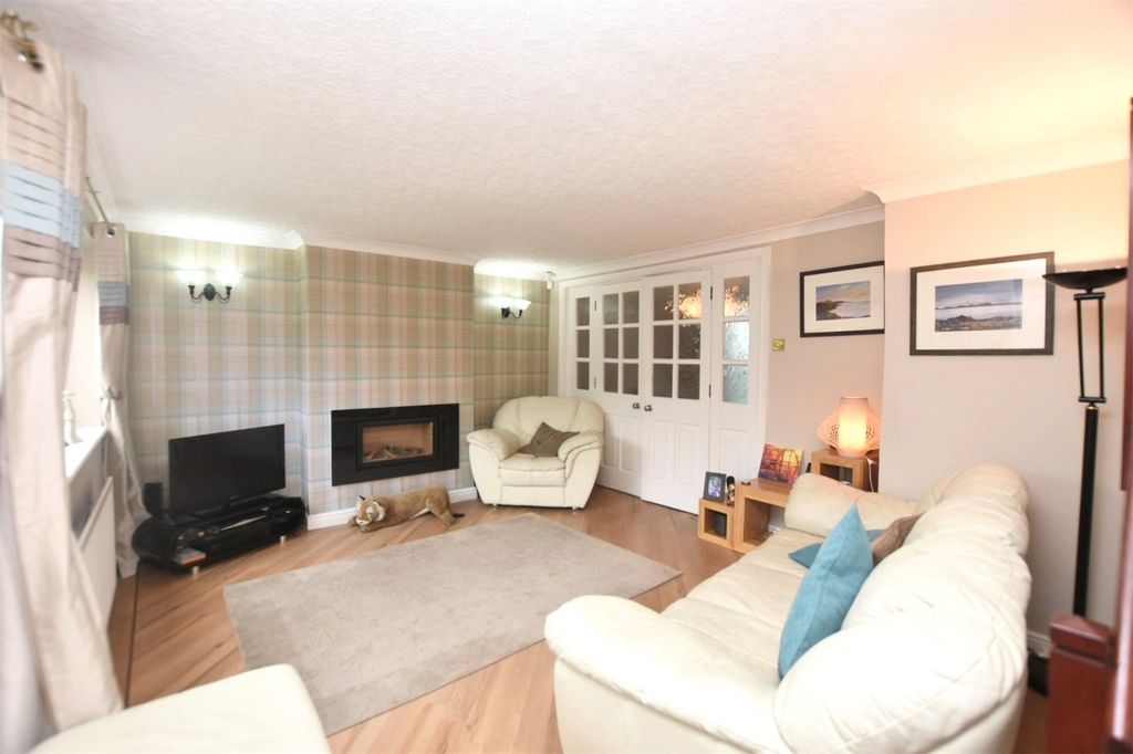 Property photo 2 of 21 Lounge