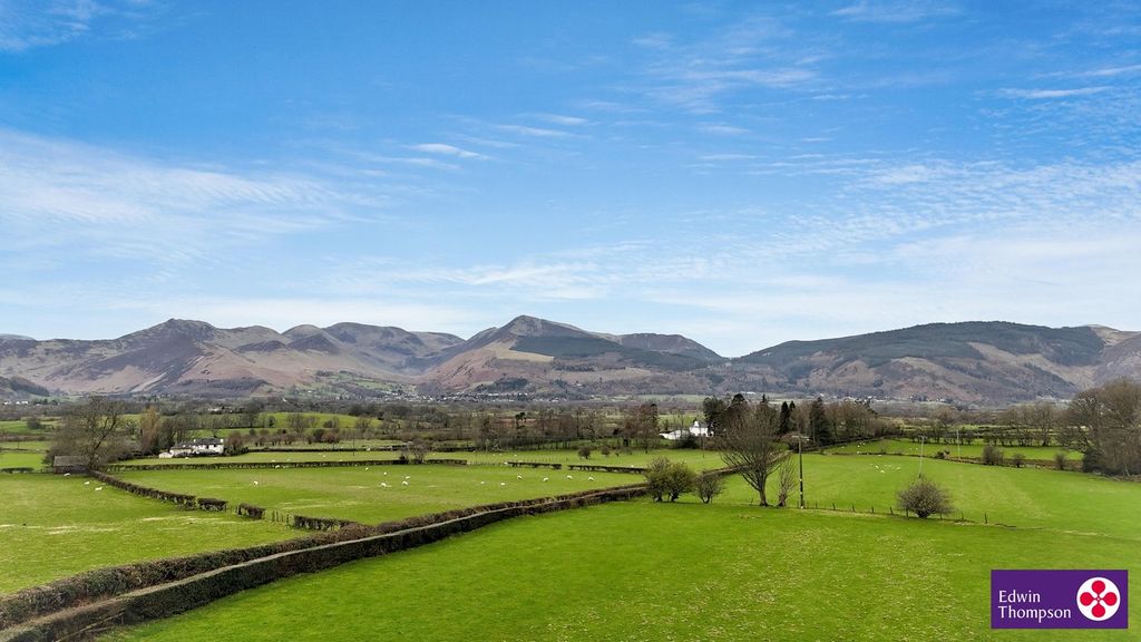 Property photo 2 of 27