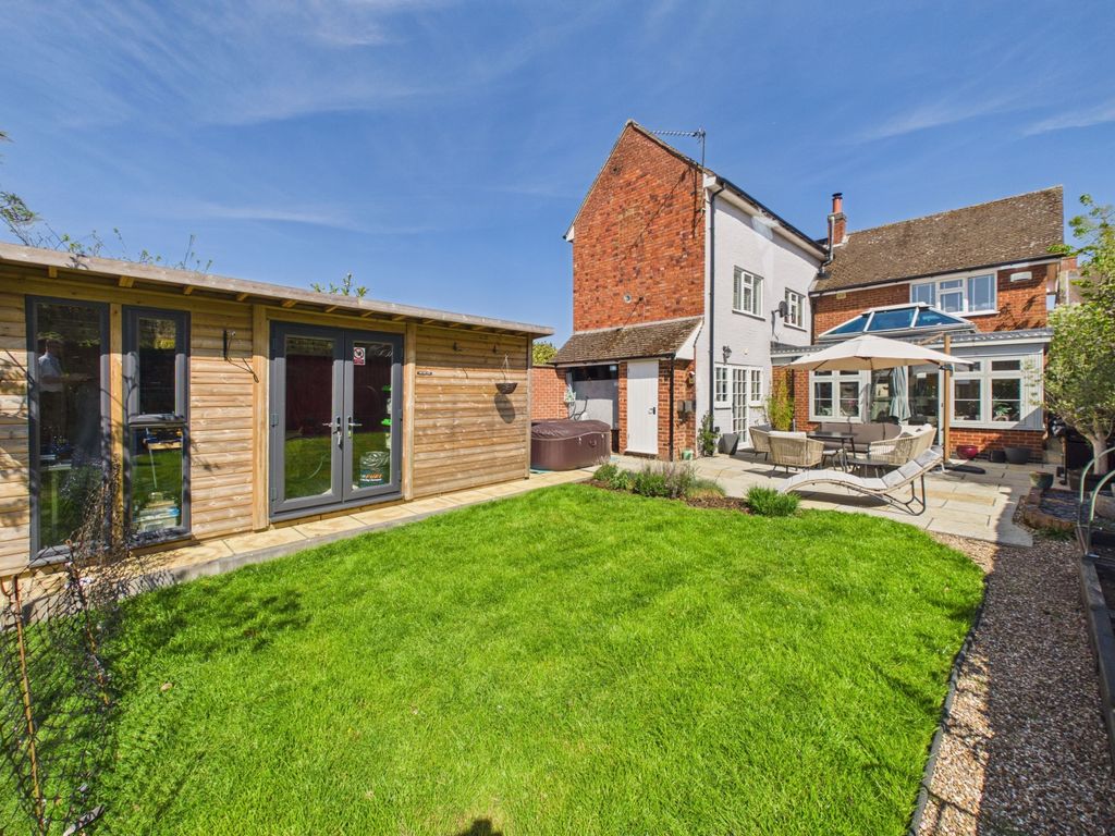 Property photo 2 of 27 2. Cam04922G0-Pr0135-Still041