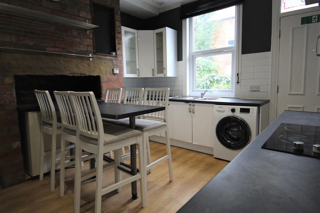 Property photo 1 of 16 Kitchen 1.Jpg