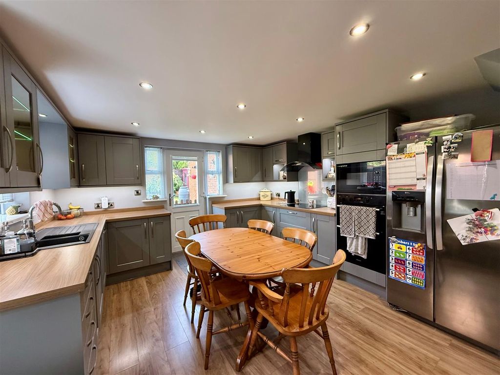Property photo 3 of 32 Kitchen 3.Jpg