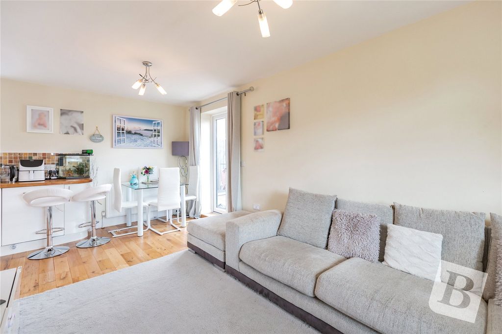 Property photo 3 of 23 Lounge