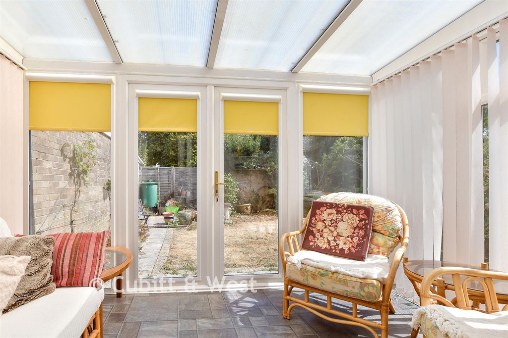 Property photo 3 of 11 Conservatory