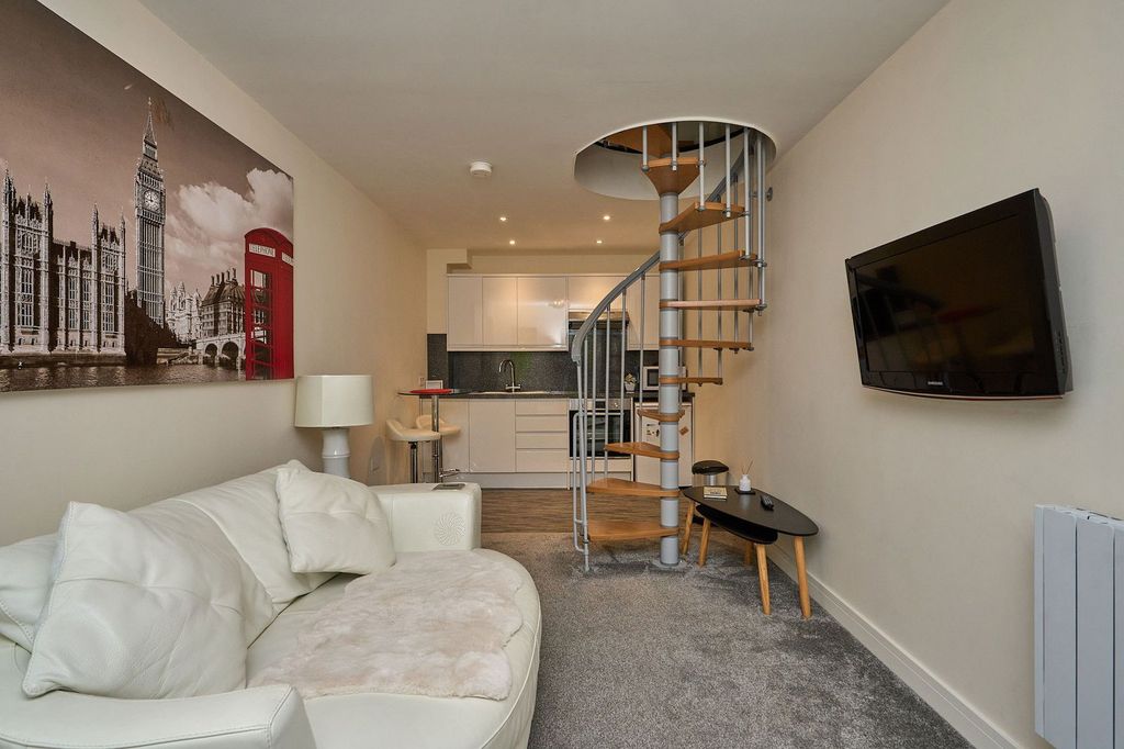 Property photo 3 of 24