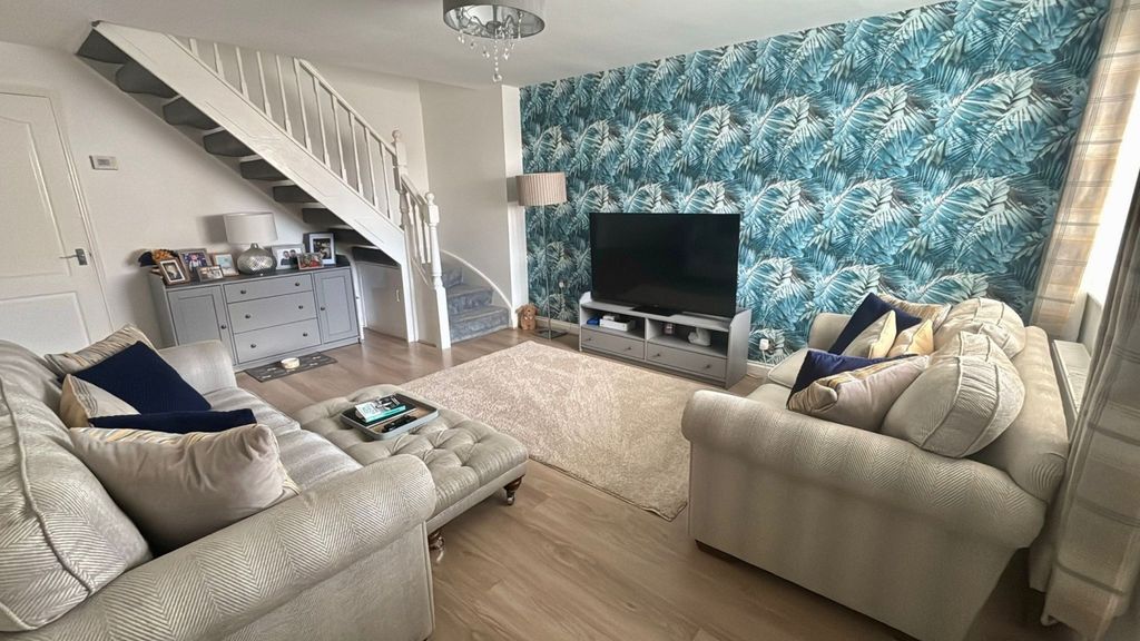 Property photo 2 of 12 Lounge