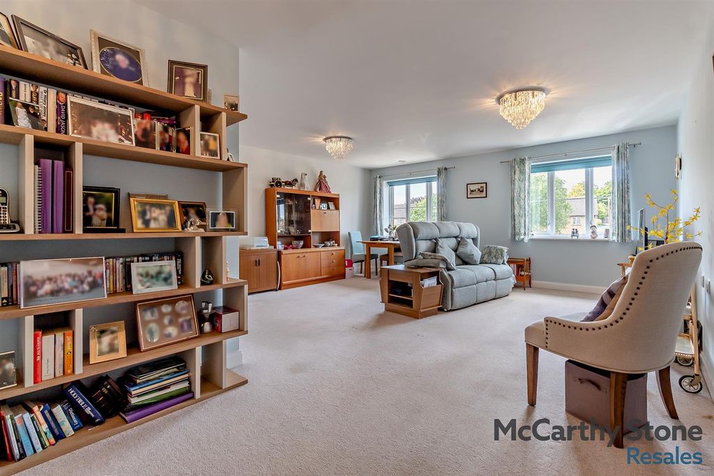 Property photo 3 of 18 8649349-Interior04-800.Jpg