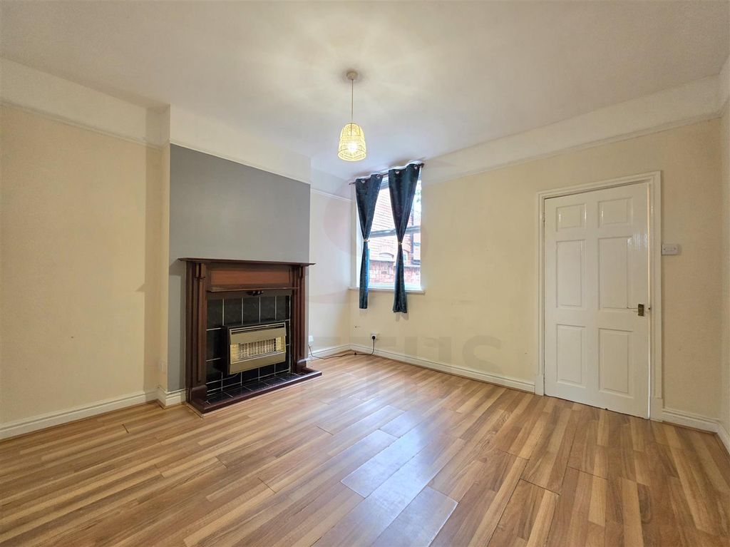 Property photo 3 of 11 Dining Room