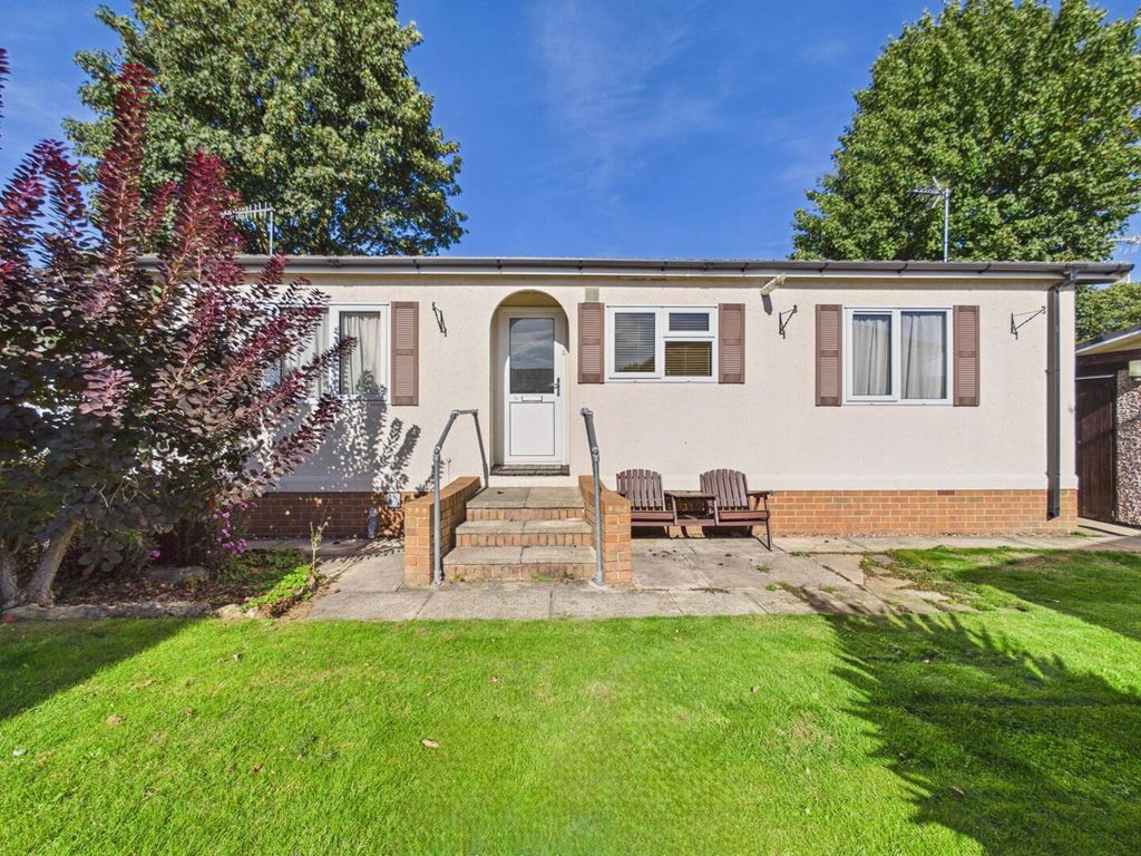 Property photo 1 of 10 Front (Exterior)