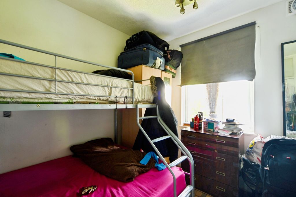 Property photo 3 of 5 Pbox-Img.Jpg